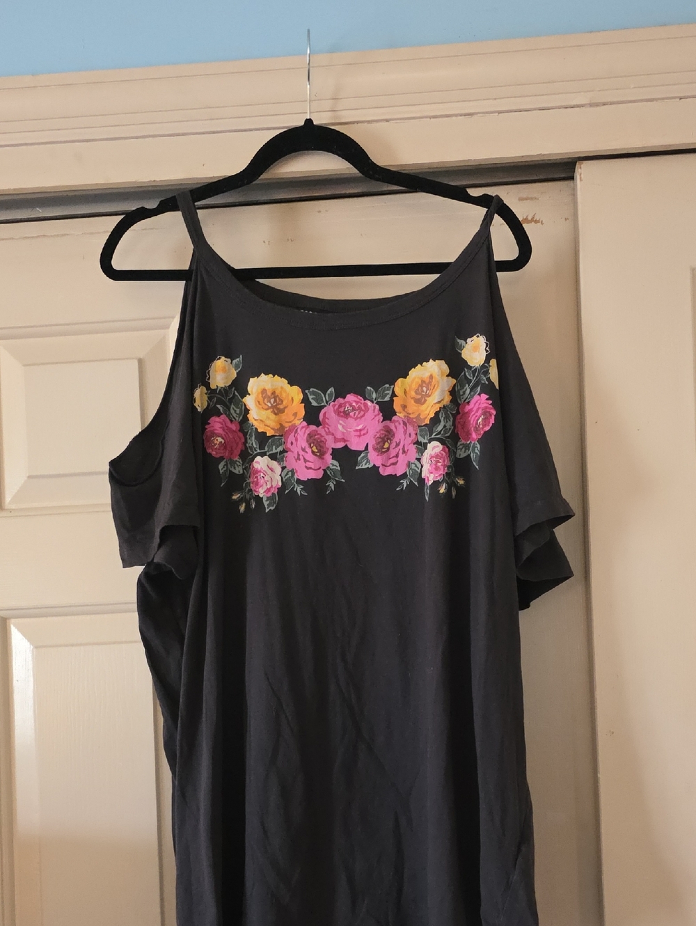 torrid Black Cold-Shoulder Tank with Pink & Yellow Rose Print